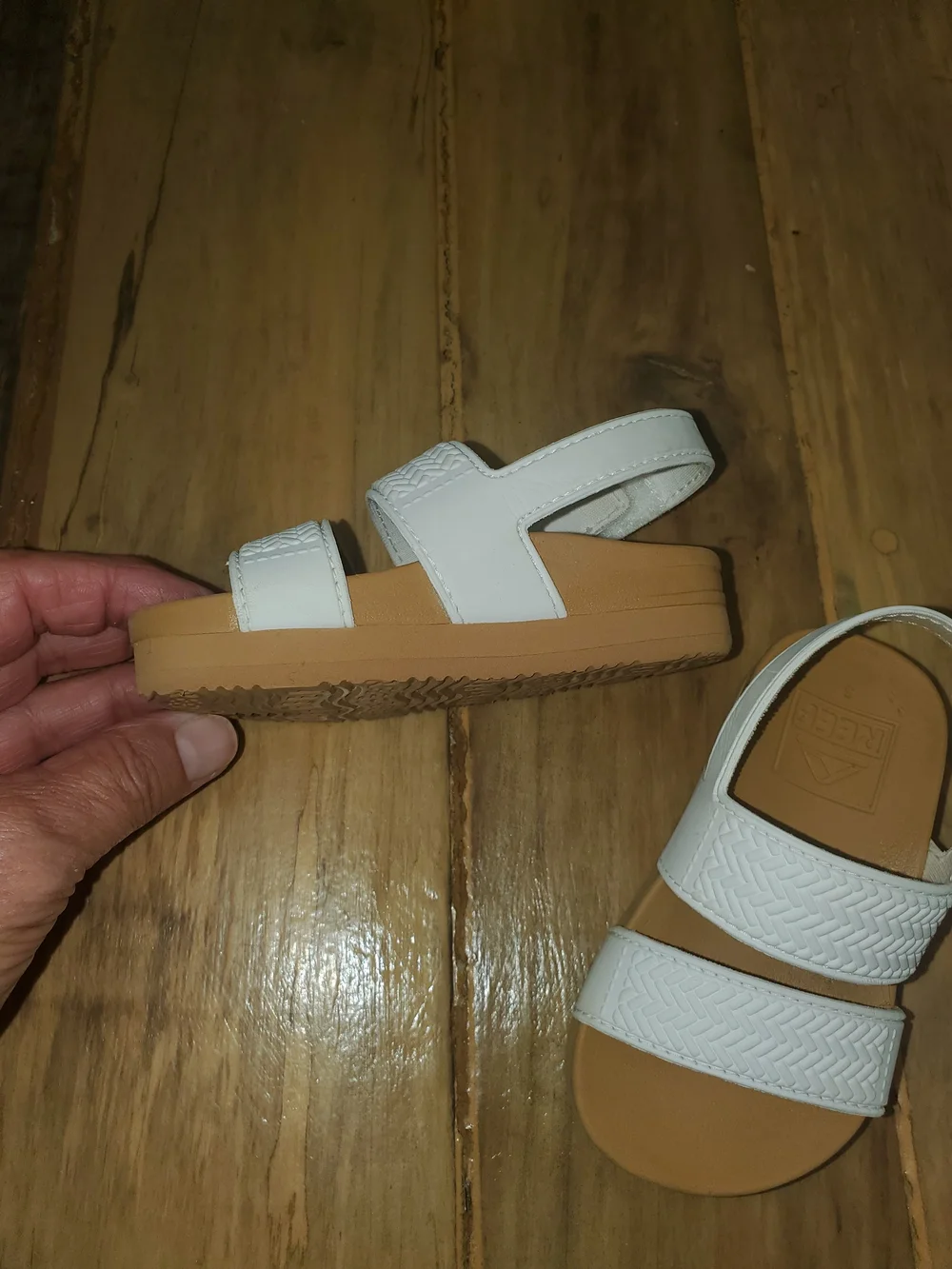 Reef Kids White Strap Sandals with Tan Sole Size 5 Toddler